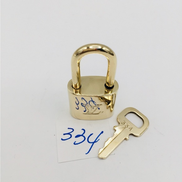Authentic Louis Vuitton padlock lock and key 334 - Picture 1 of 8
